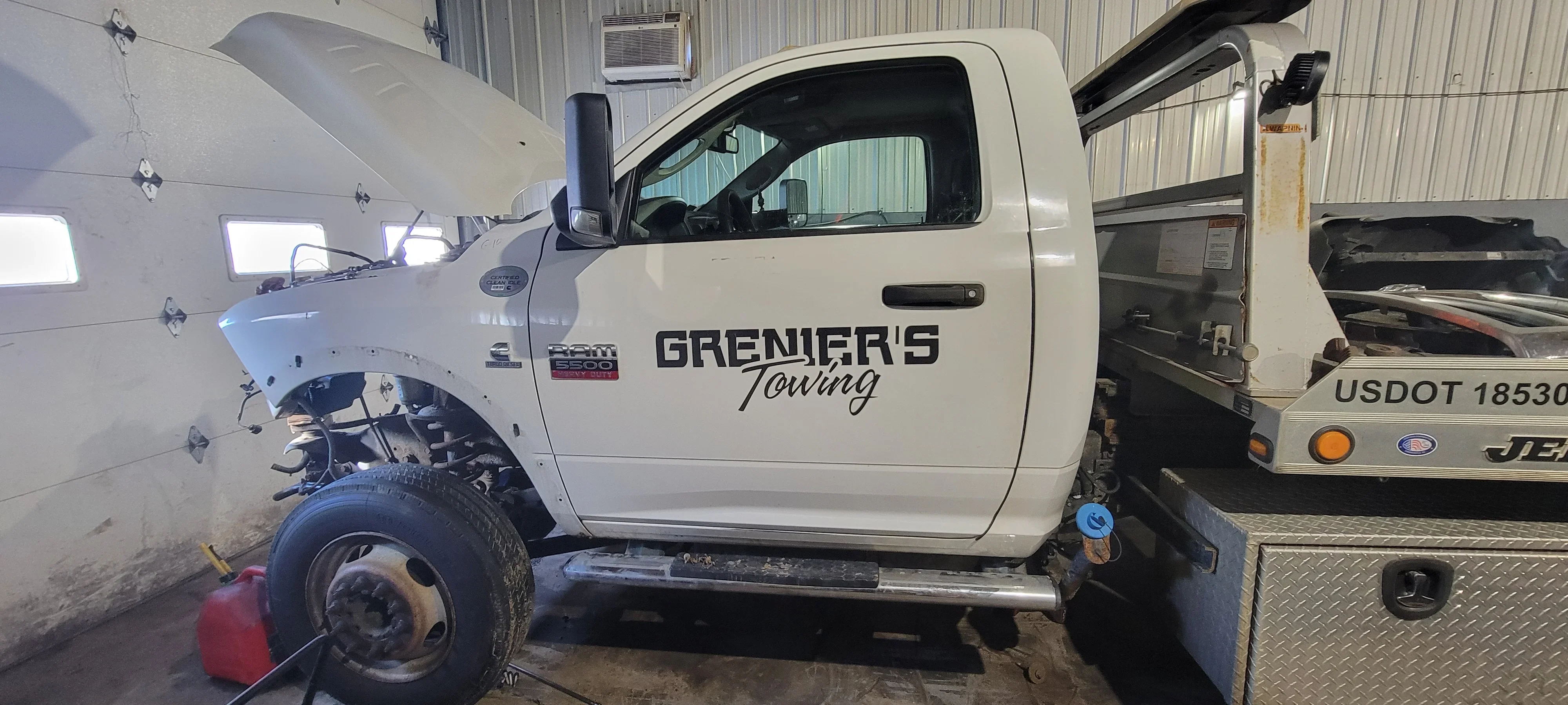 Tow Truck Repair Scene